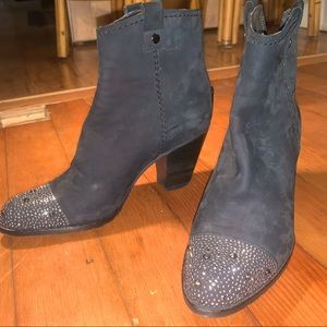 STUART WEITZMAN Authentic studded black suede ankle boots